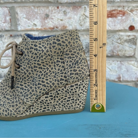 TOMS Cheetah Print Wedge Ankle Booties Shoes Size 5 - Picture 8 of 9